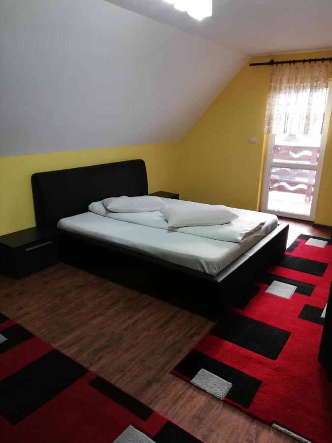 Pension, Camping & Biker Station Zur Deutschen Eiche Ciocanesti Екстериор снимка