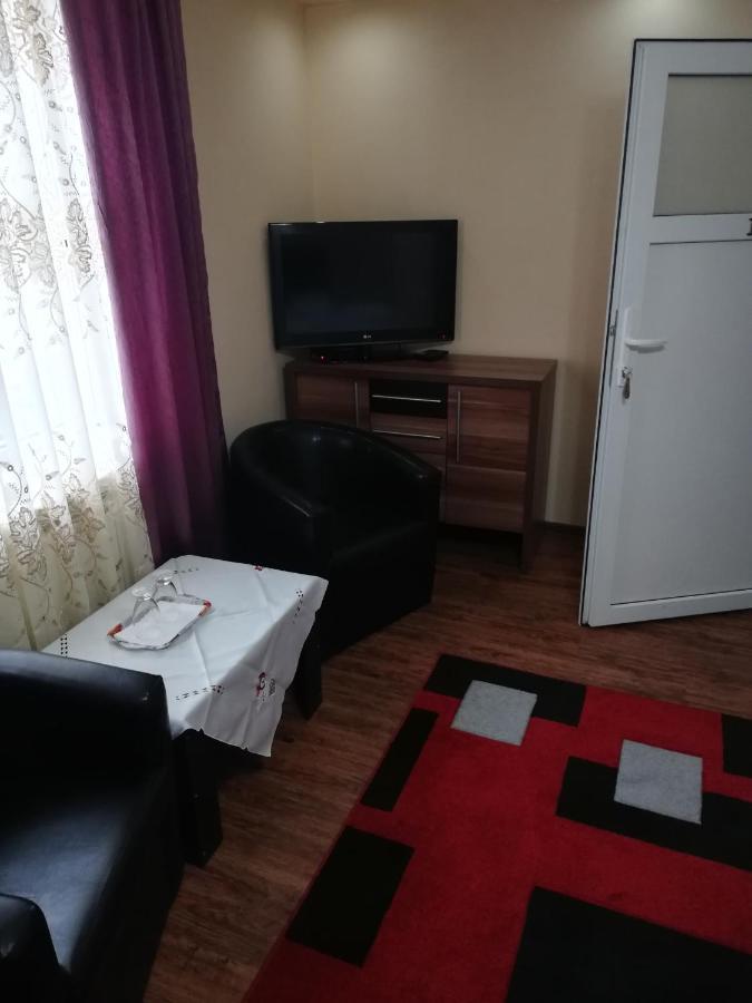 Pension, Camping & Biker Station Zur Deutschen Eiche Ciocanesti Екстериор снимка